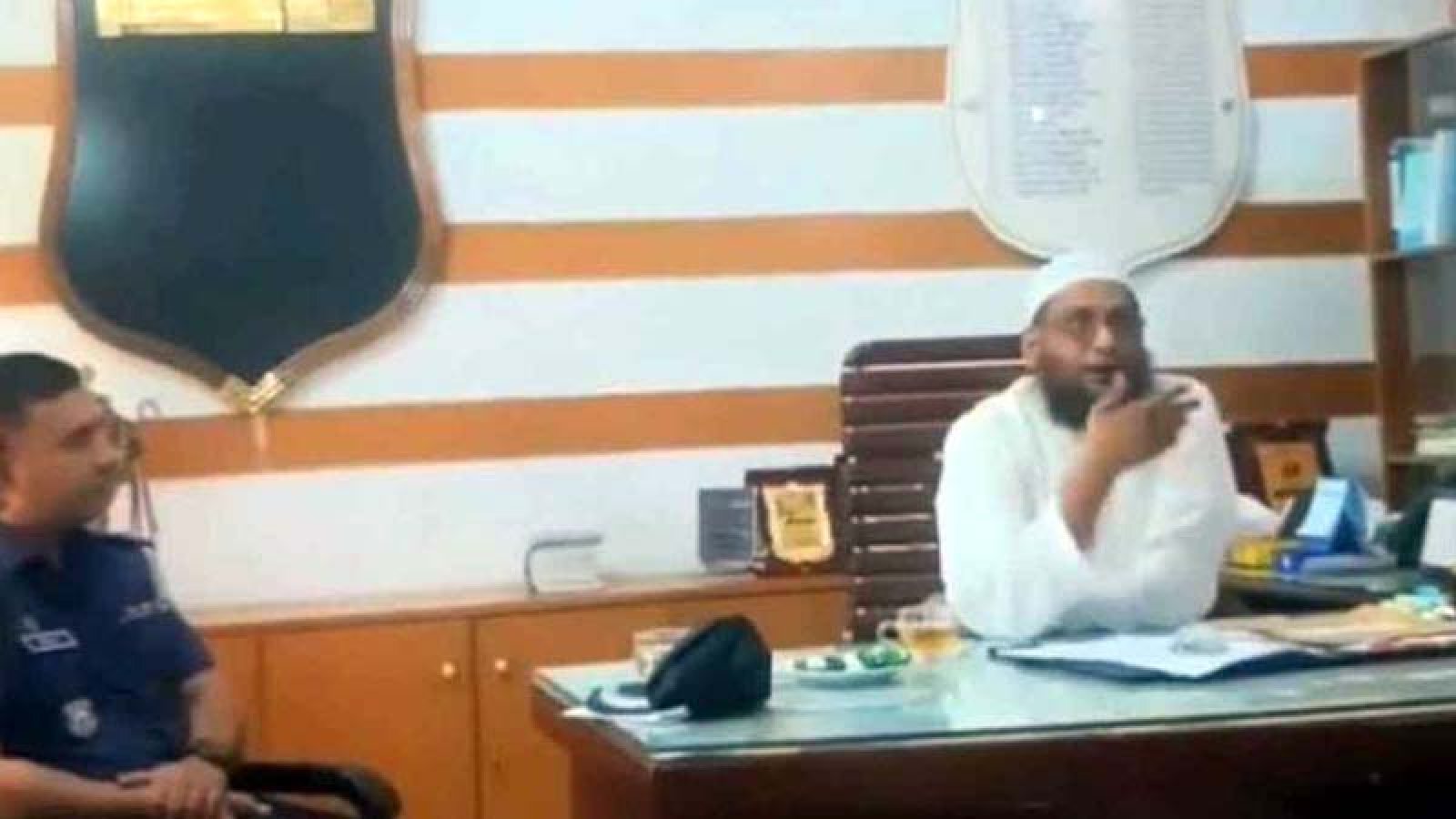 থানায় গিয়ে ওসির চেয়ারে বসলেন এমপি, ভিডিও ভাইরাল