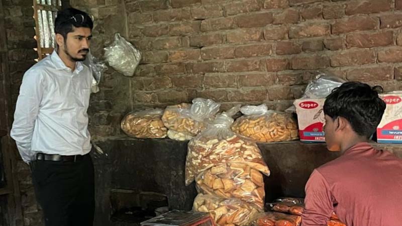 পুঠিয়ায় সেমাই ও বেকারি কারখানায় মোবাইল কোর্টে জরিমানা