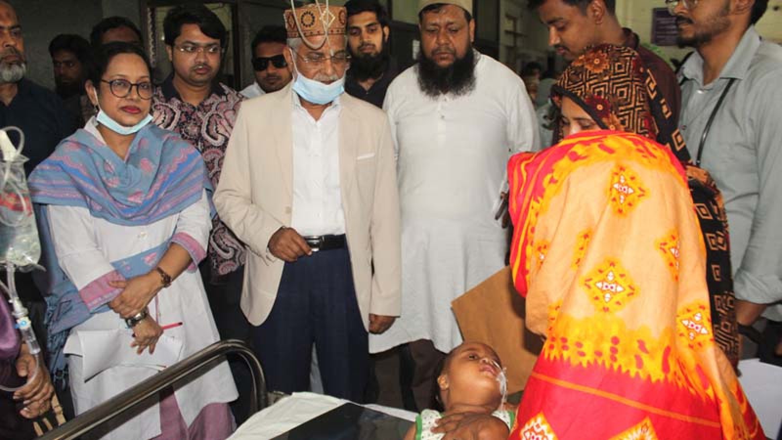 রামেক হাসপাতালের শিশু ওয়ার্ড পরিদর্শন জেলা পরিষদ প্রশাসকের