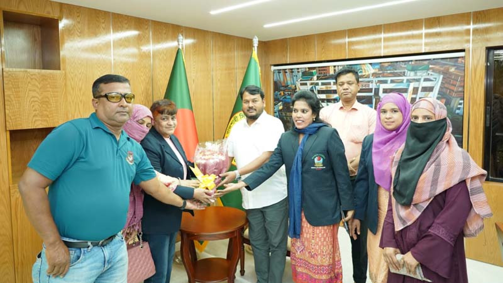 রাসিক প্রশাসকের সাথে জাতীয় দলের সাবেক খেলোয়াড়বৃন্দের সৌজন্য সাক্ষাৎ