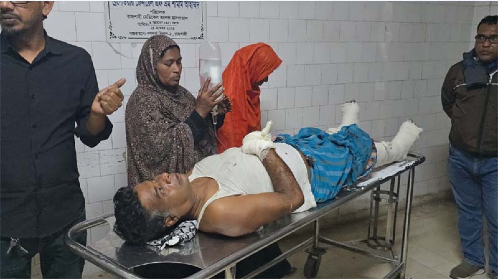 চারঘাটে বিএনপিকর্মীকে কুপিয়ে আহত করার অভিযোগ