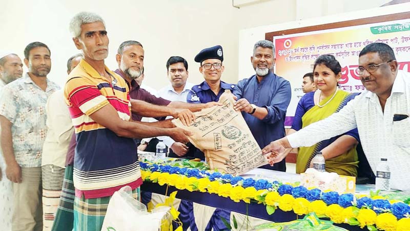 বদলগাছীতে প্রান্তিক কৃষকদের মাঝে বীজ ও সার বিতরণ