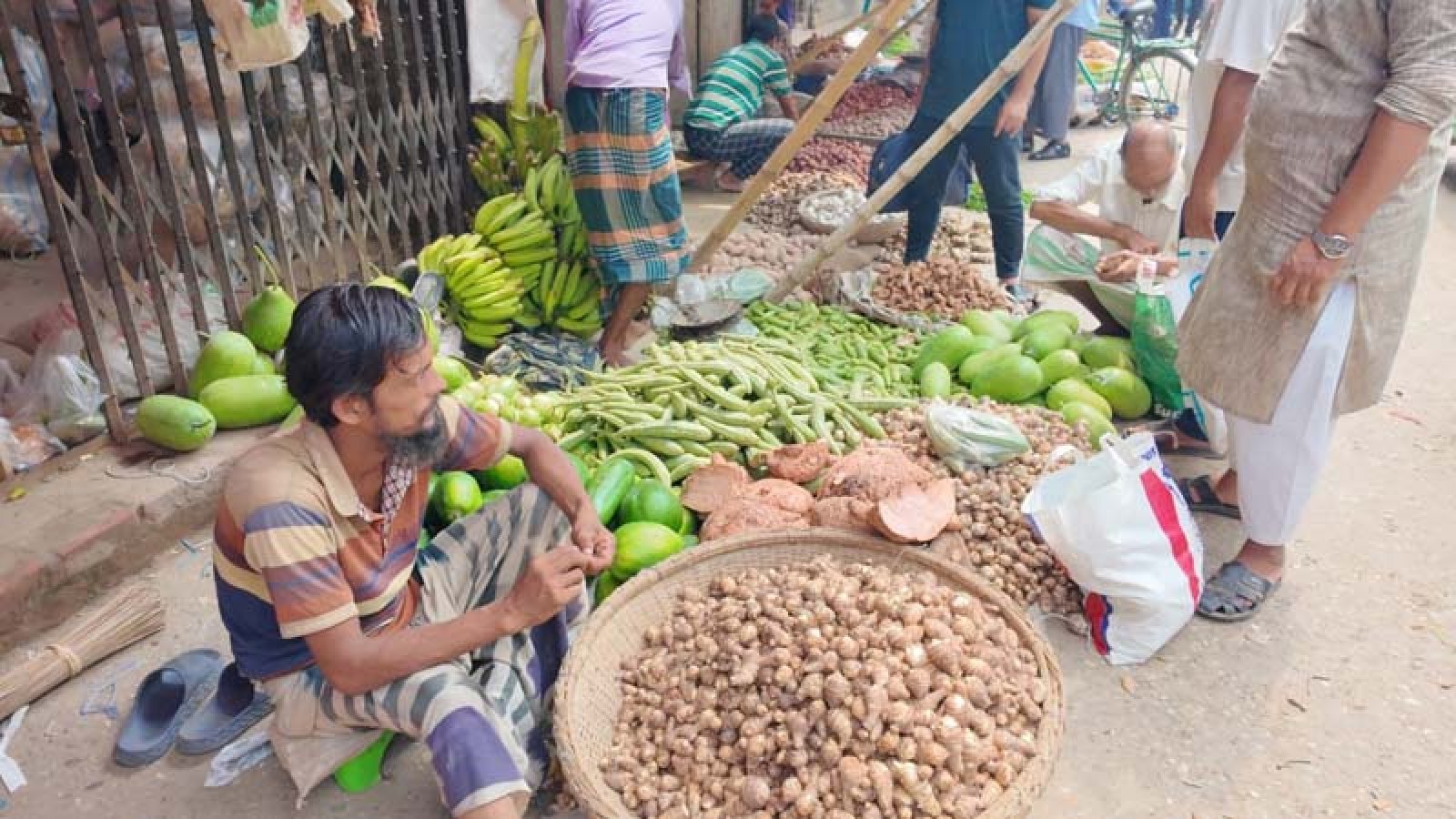 জ্বালানি তেলের দাম বৃদ্ধির প্রভাব নিত্যপণ্যে