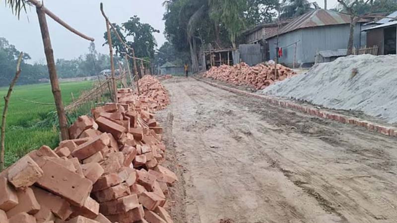 প্রধানমন্ত্রীর সফর শেষে তুলে নেওয়া হলো সেই সড়কের ইট