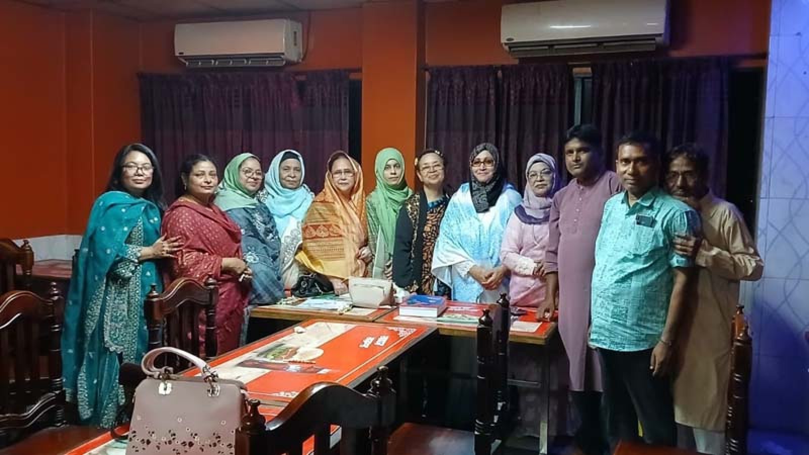 বনলতা সাহিত্য পরিষদের সভাপতি নীনা, সম্পাদক রনি