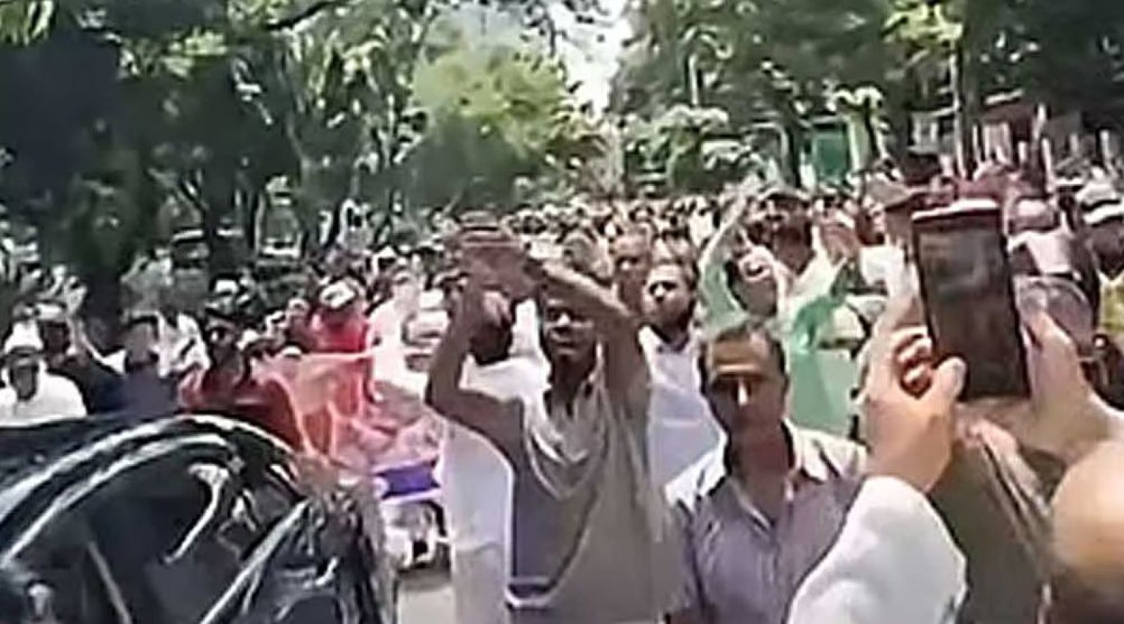 গুলশানে ‘জয় বাংলা’ স্লোগানে মিছিল: এ পর্যন্ত ১৭৯ গ্রেপ্তার