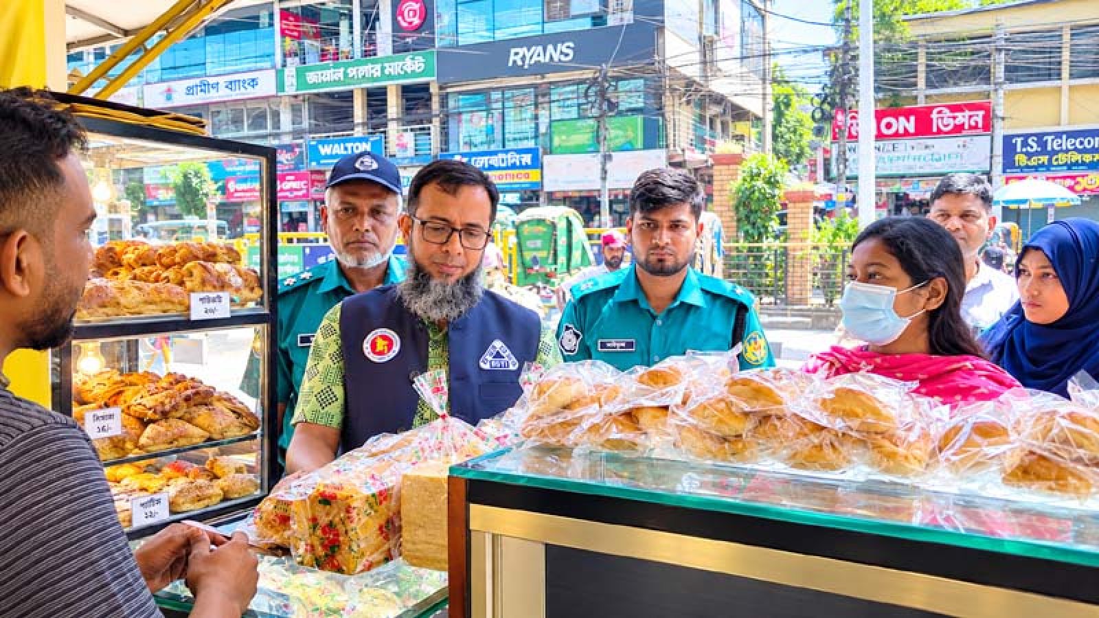 নগরীতে তাজা লাইভ বেকারিকে ১০ হাজার টাকা জরিমানা