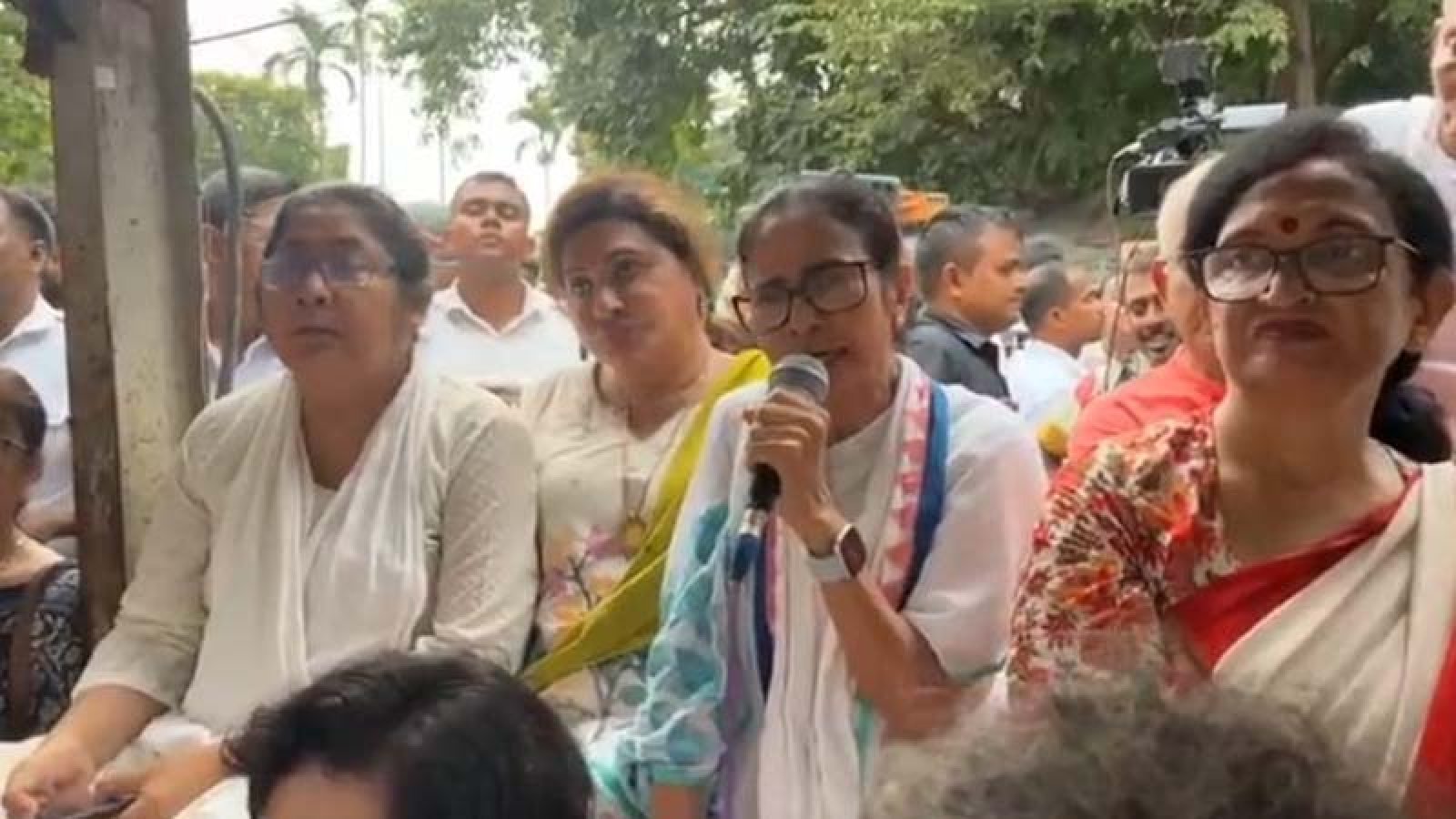 হাদি হত্যা প্রসঙ্গে বিস্ফোরক মন্তব্য মমতার