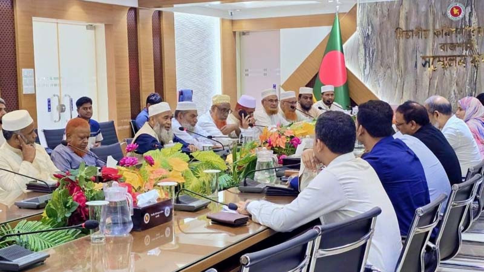 রাজশাহীর উন্নয়ন ও জনস্বার্থসংশ্লিষ্ট বিষয়ে বিভাগীয় কমিশনারের সঙ্গে মতবিনিময় সভা