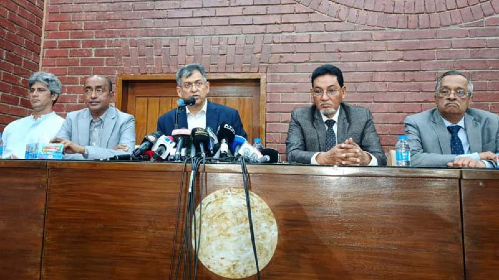 ডিসেম্বরের মধ্যে সংবিধান সংশোধনের চূড়ান্ত রিপোর্ট