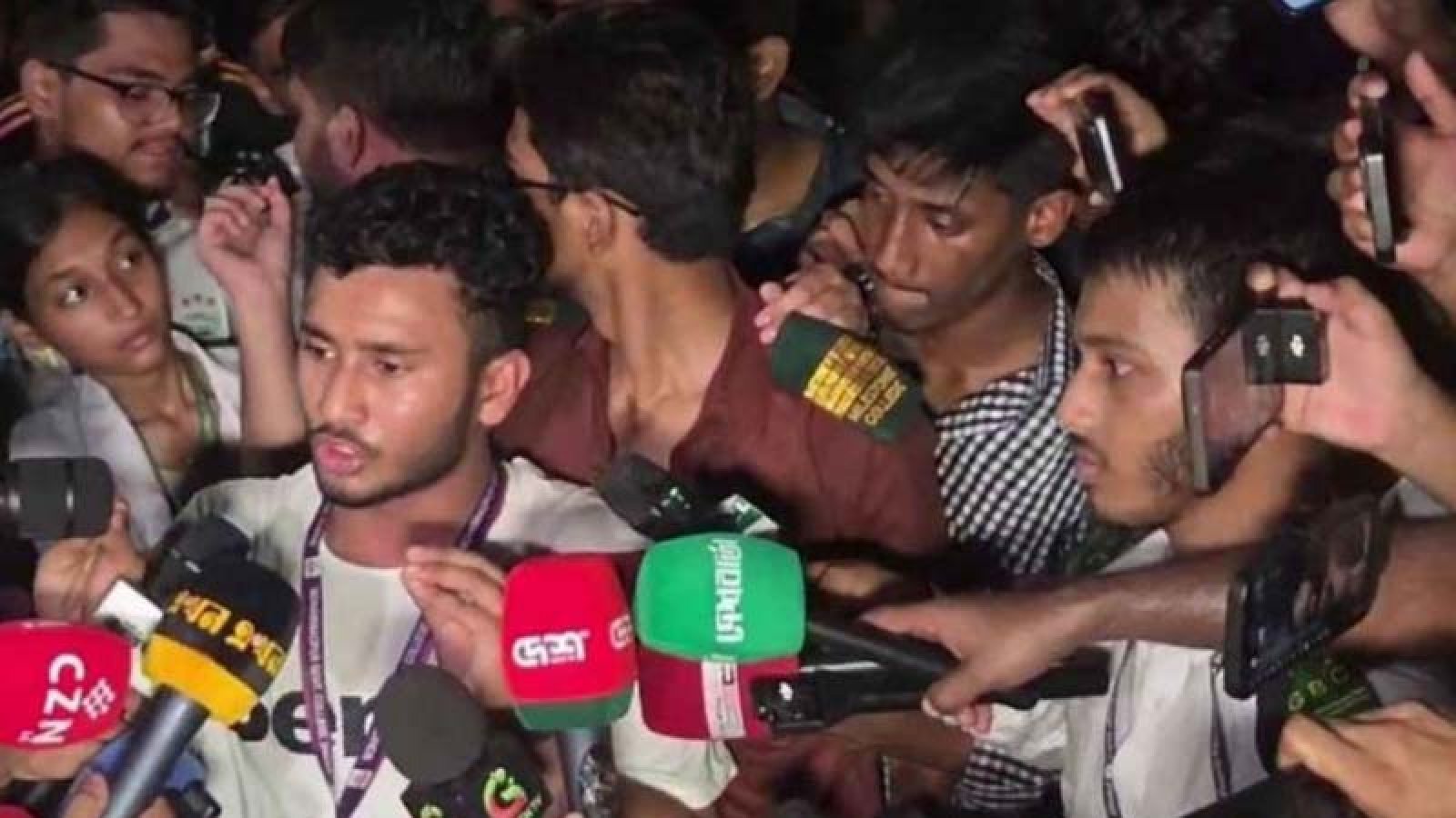শিক্ষামন্ত্রীর পদত্যাগের সময় বেঁধে শাহবাগ ছাড়লেন শিক্ষার্থীরা