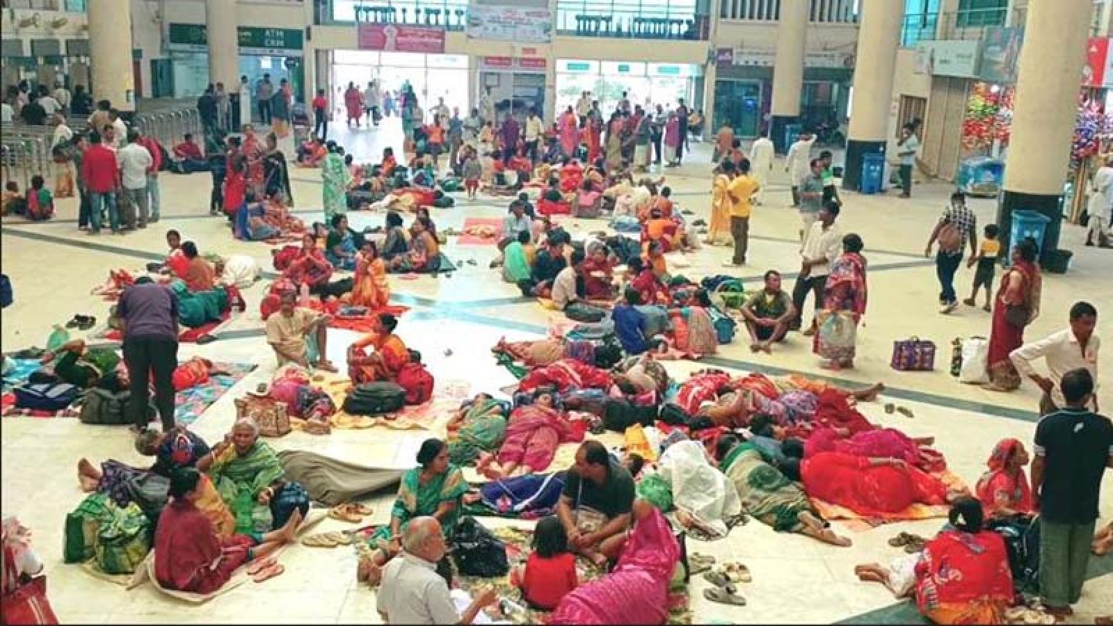 নীলসাগর এক্সপ্রেস লাইনচ্যুত, রাজশাহী-ঢাকা রুটে ট্রেন চলাচলে বিপর্যয়