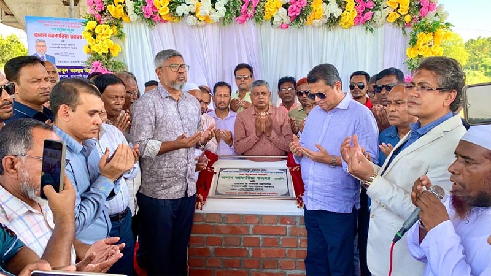 নগরীতে সড়ক সংবলিত পিলারের ভিত্তিপ্রস্তর স্থাপন ও প্রান্তিক আবাসিক এলাকা উদ্বোধন করলেন গৃহায়ন ও গণপূর্ত মন্ত্রী
