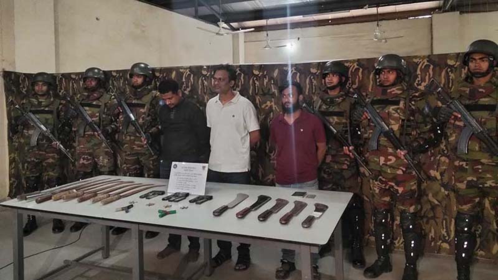 সাভারে ৩ পিস্তল আগ্নেয়াস্ত্রসহ স্বেচ্ছাসেবক দলের নেতা গ্রেপ্তার