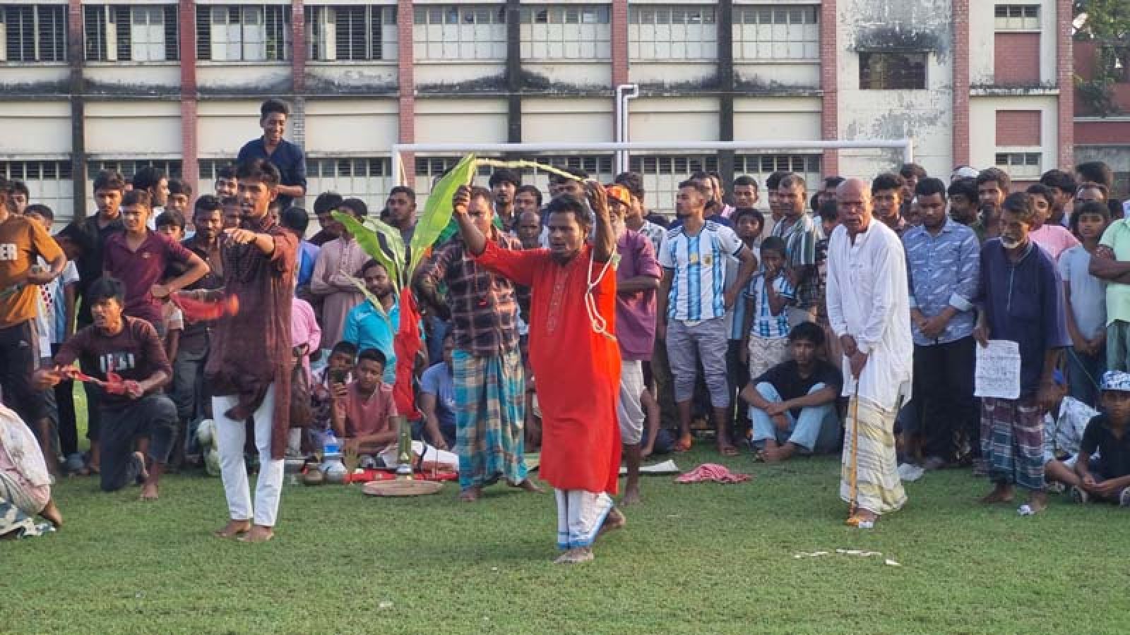ফুলবাড়ীতে তন্ত্র-মন্ত্রের পাতা খেলা, হারিয়ে যাওয়া লোকঐতিহ্যে মাতল মানুষ