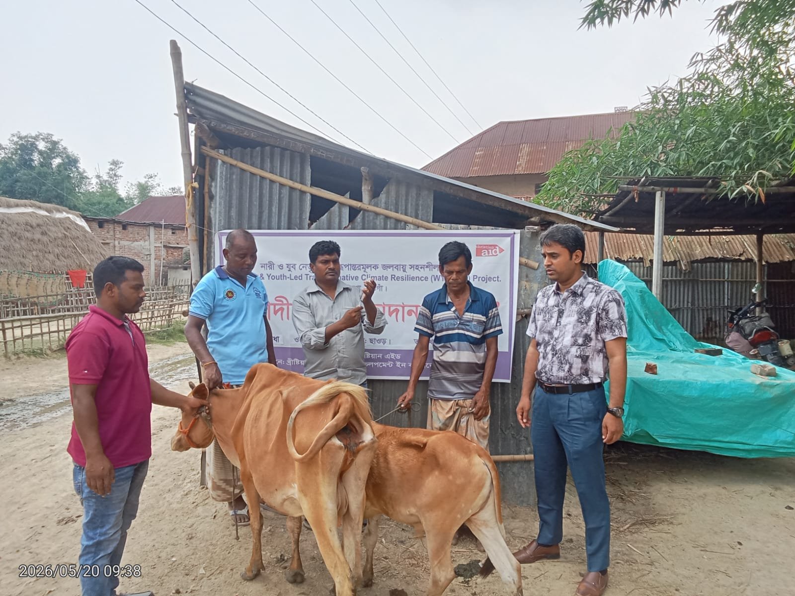 পোরশায় দরিদ্র পরিবারের পশুকে বিনামূল্যে সিসিডিবি’র টিকা প্রদান
