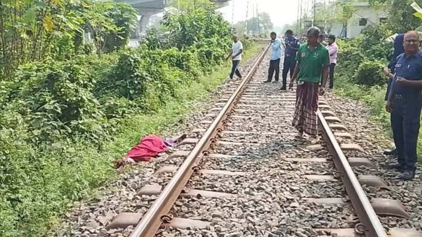 নগরীতে ট্রেনে কাটা পড়ে অজ্ঞাত নারীর মৃত্যু