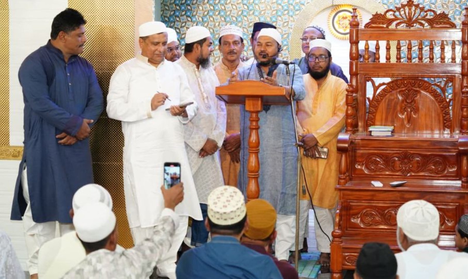 কাজলা বড় জামে মসজিদ পরিদর্শনে রাসিক প্রশাসক
