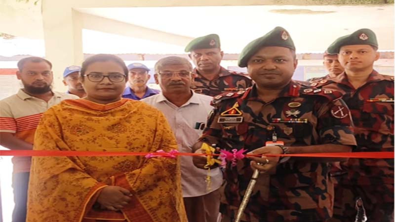 বিজিবির উদ্যোগে গোদাগাড়ীতে গবাদি পশু ও হাঁস-মুরগি পালন প্রশিক্ষণের উদ্বোধন