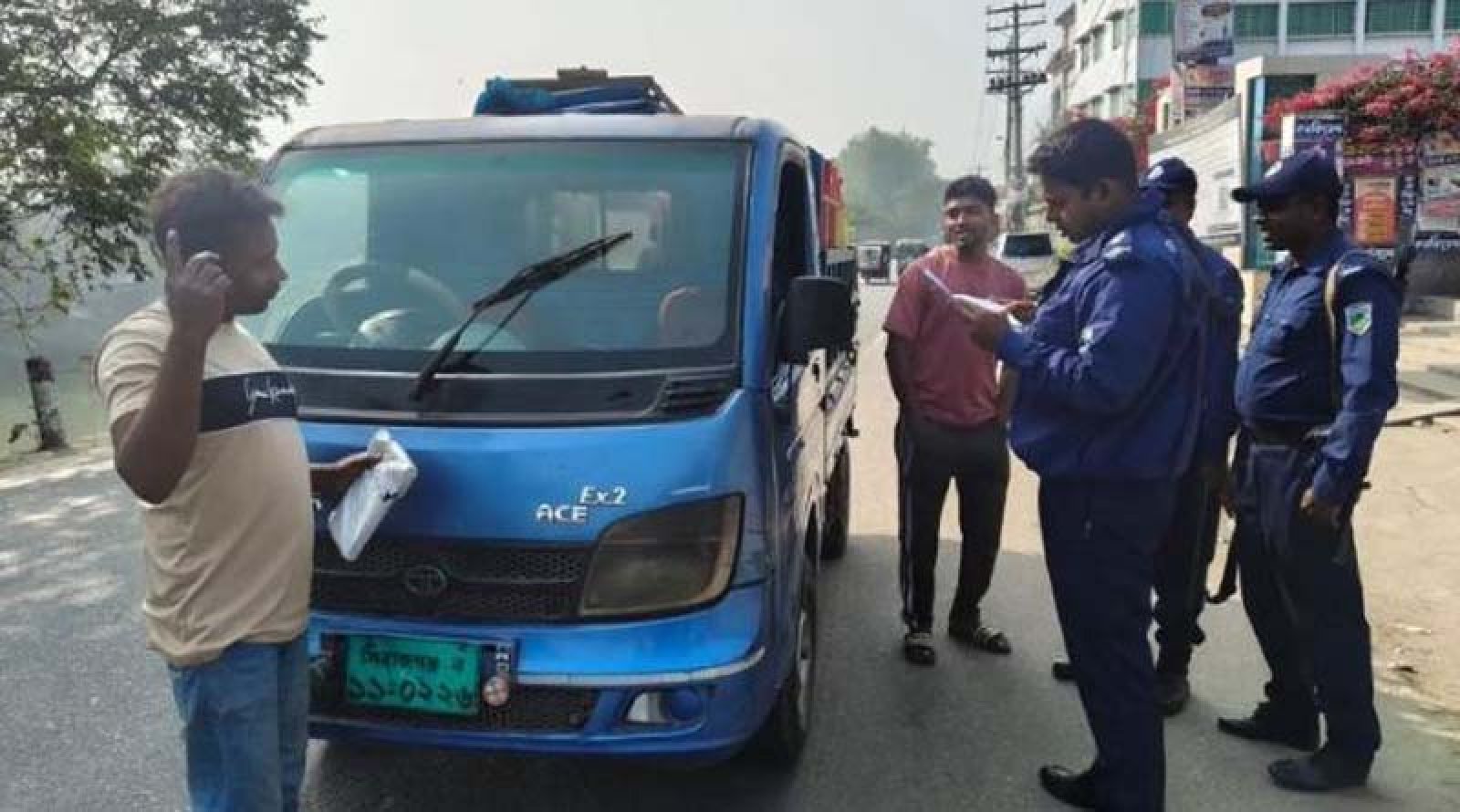 সিরাজগঞ্জে ট্রাফিক জরিমানায় ৪১ লাখের রেকর্ড