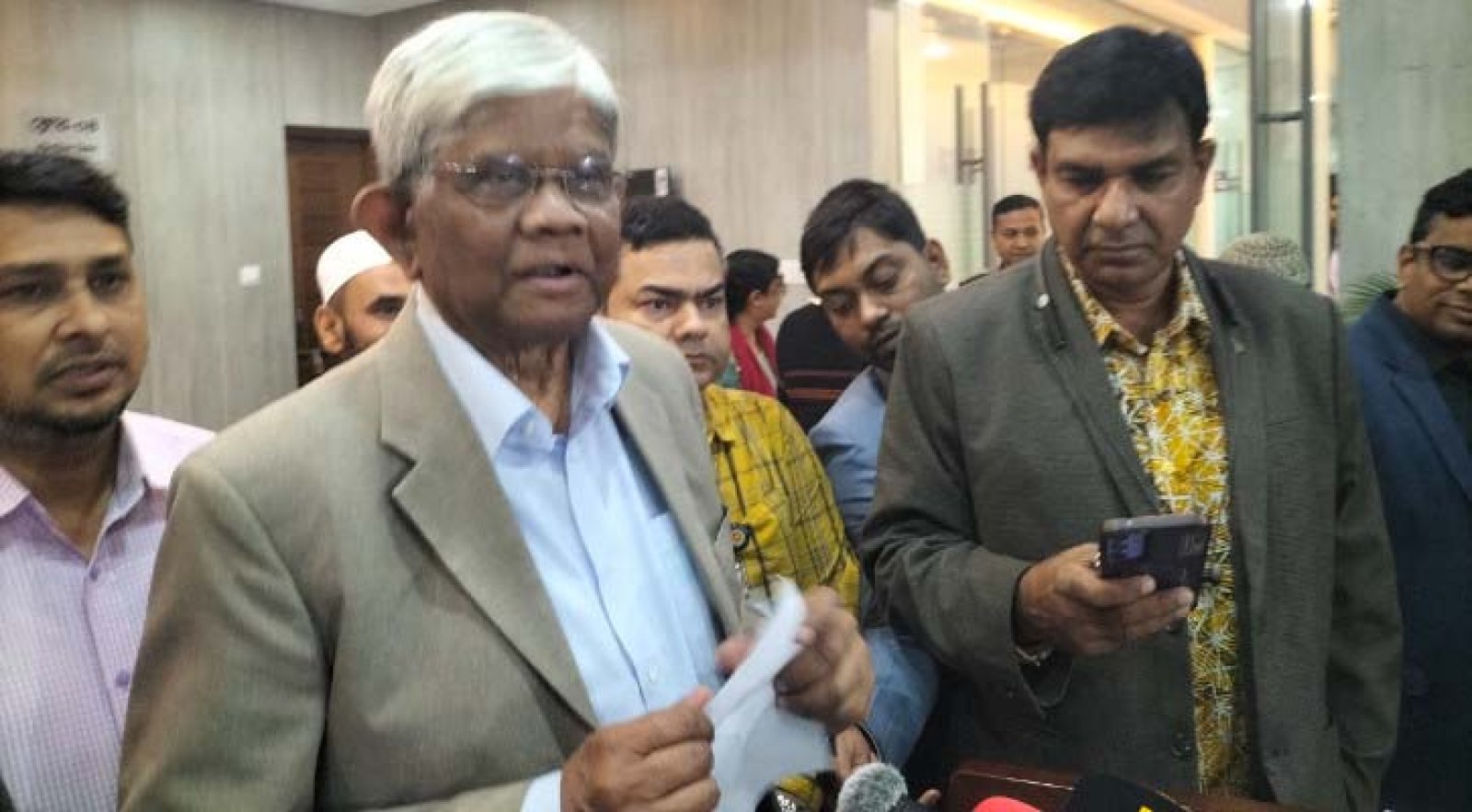টিআইবির লোকজনের ভালো দৃষ্টি নেই: অর্থ উপদেষ্টা