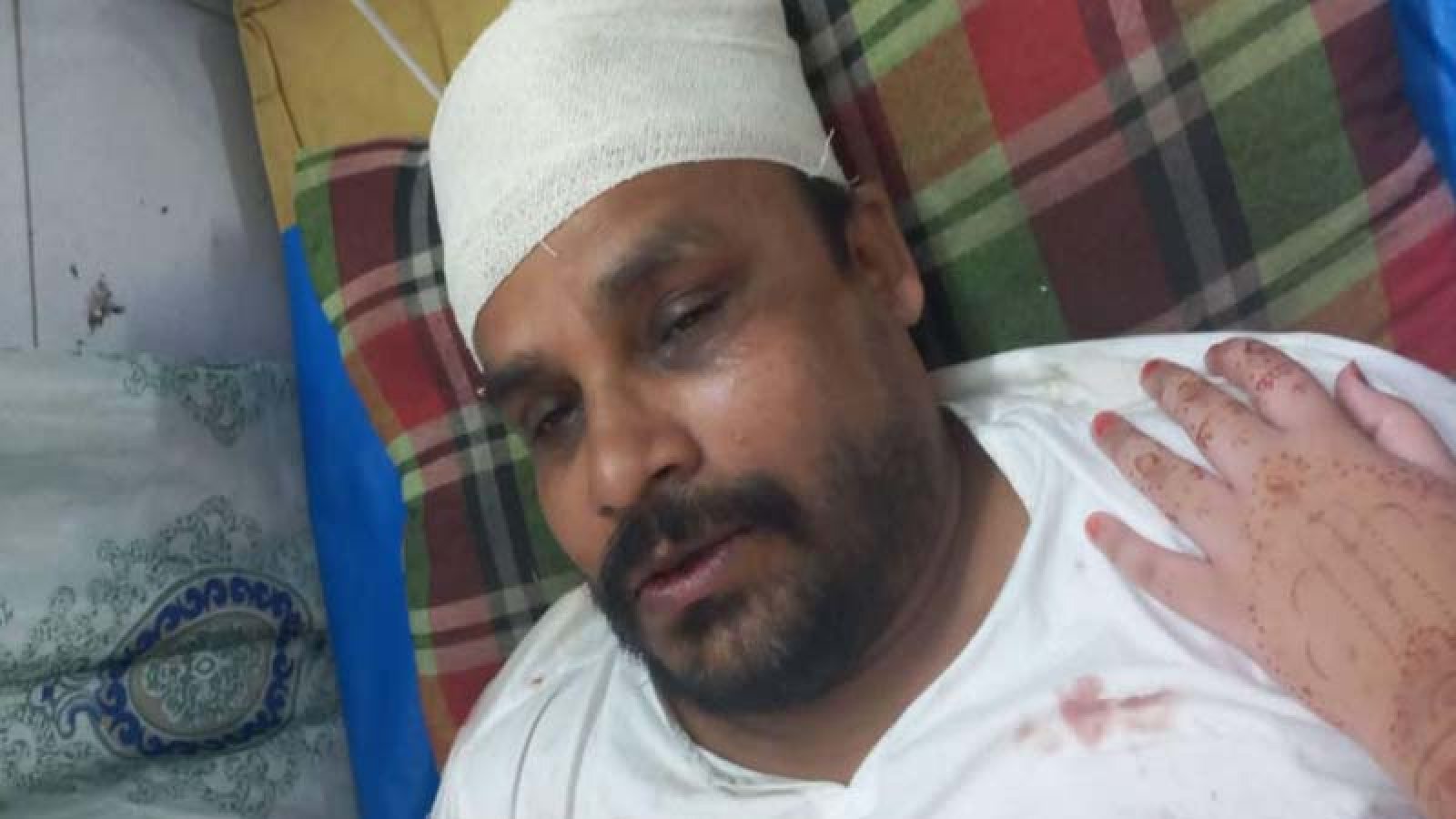 লালন আখড়ায় হামলা চালিয়ে সাংবাদিককে কুপিয়ে জখম, বিএনপি নেতা আটক