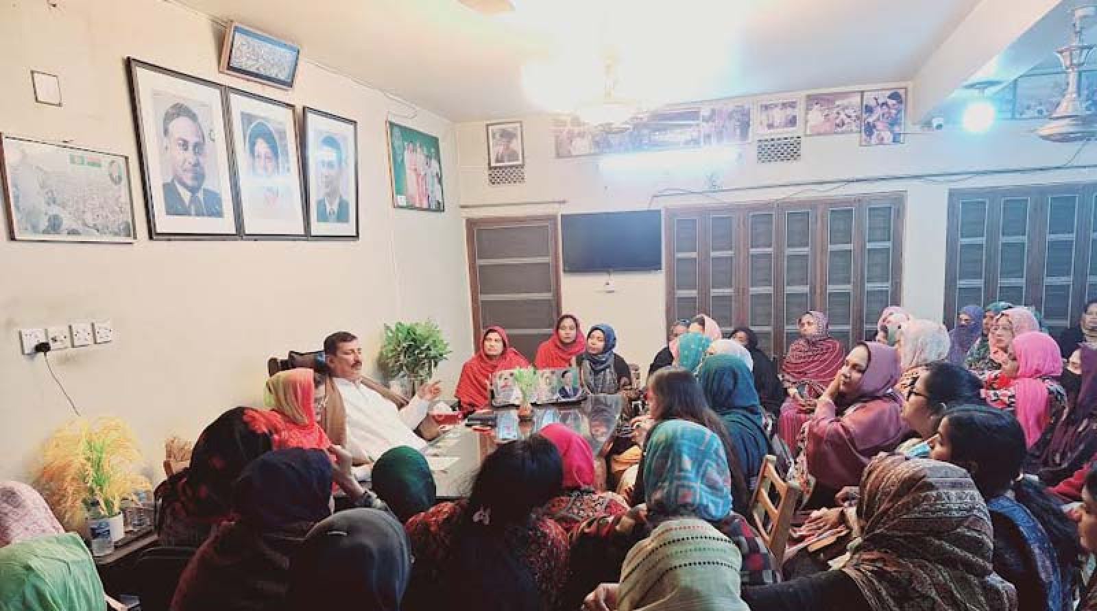 বিএনপি প্রার্থী মিনুর সঙ্গে মহিলাদলের মতবিনিময়