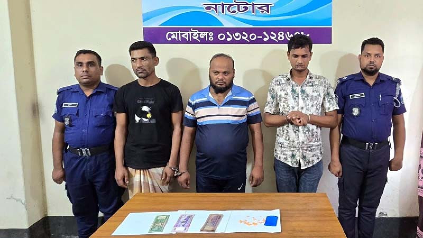 নাটোরের ১০৬ পিস ইয়াবাসহ পুলিশ সদস্য গ্রেপ্তার