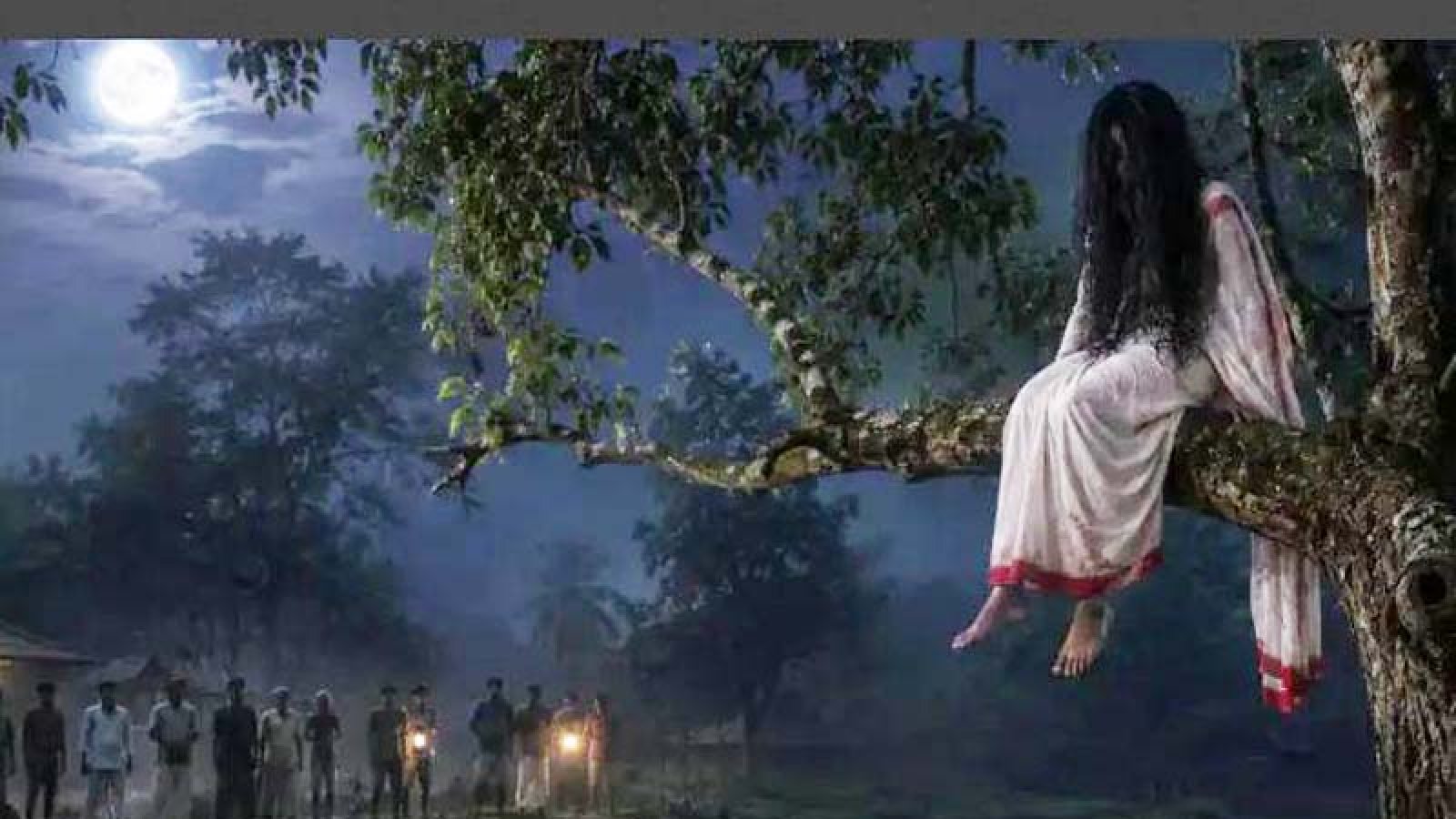 নিশুতি রাতে তেঁতুলগাছের মগডালে পা দোলাচ্ছে ওটা কে?