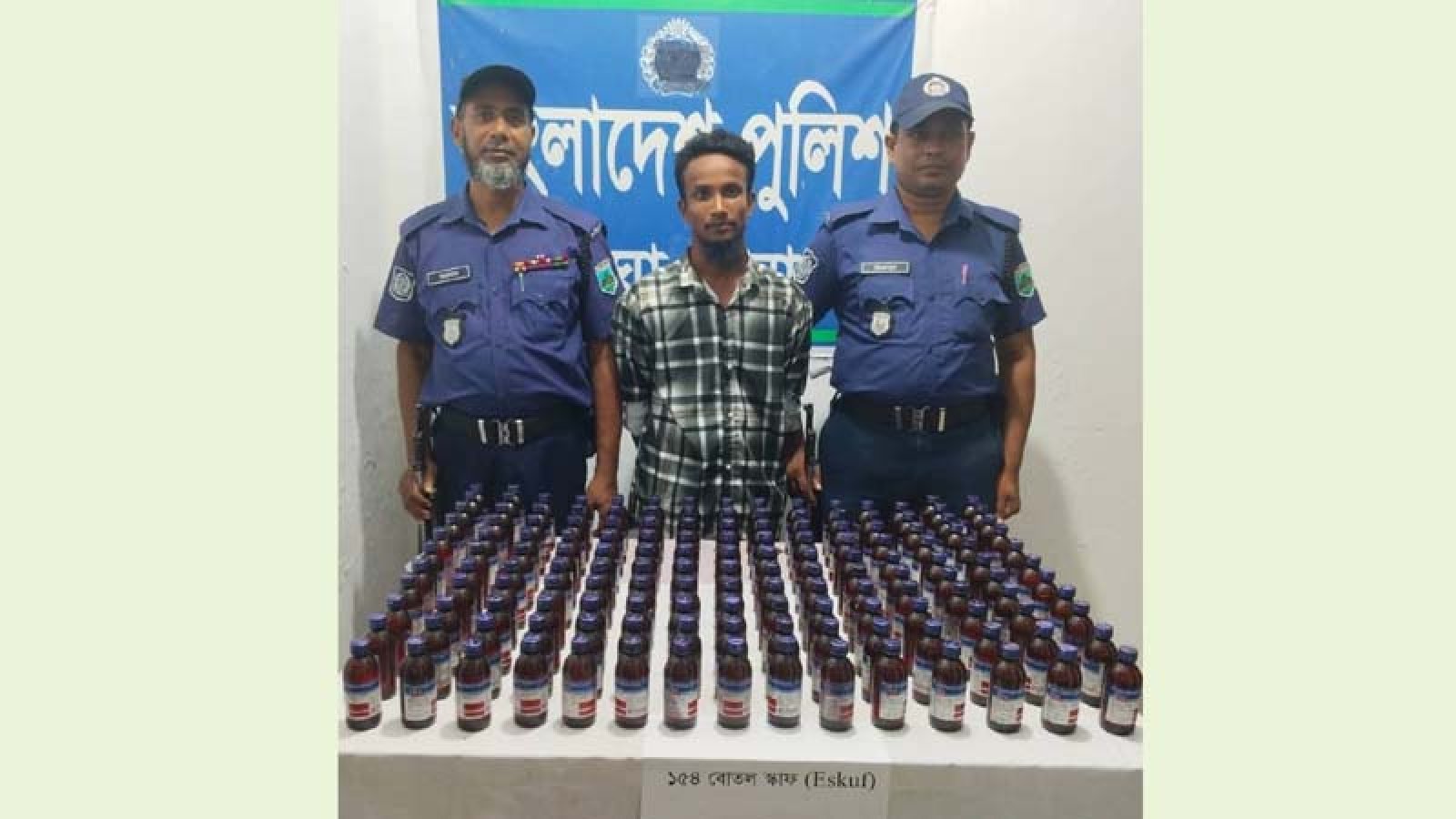 বাঘায় ১৫৪ বোতল ভারতীয় স্কাফসহ যুবক গ্রেপ্তার