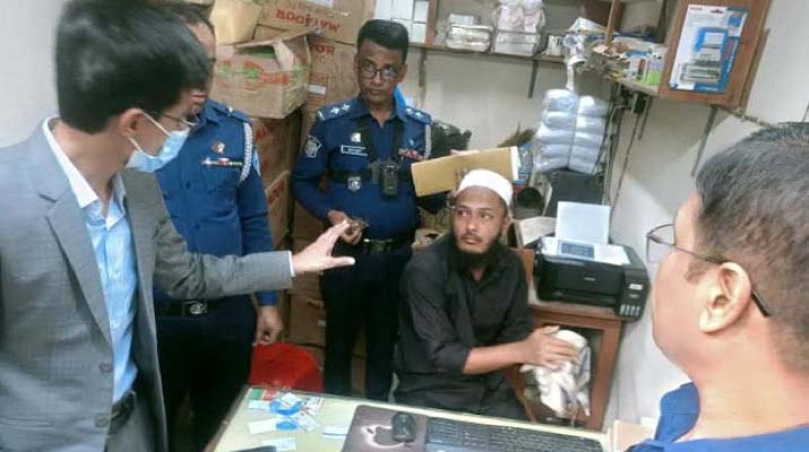 অবৈধভাবে তৈরি হচ্ছিল ভোটের সিল, প্রেস মালিক আটক