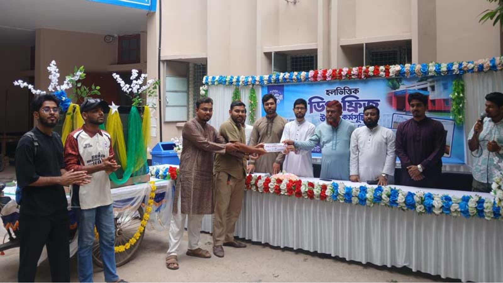 রাবির ১১ হলে ডিপ ফ্রিজ দিল সম্মিলিত শিক্ষার্থী জোট