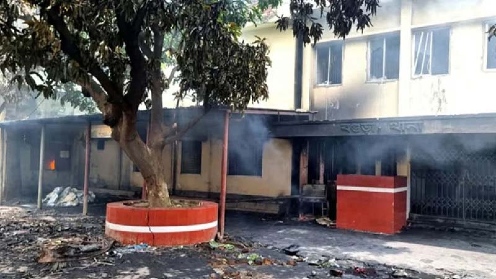 থানা থেকে লুট করা ২২টি আগ্নেয়াস্ত্র কার কাছে, দুই শতাধিক গাড়ি কোথায়?