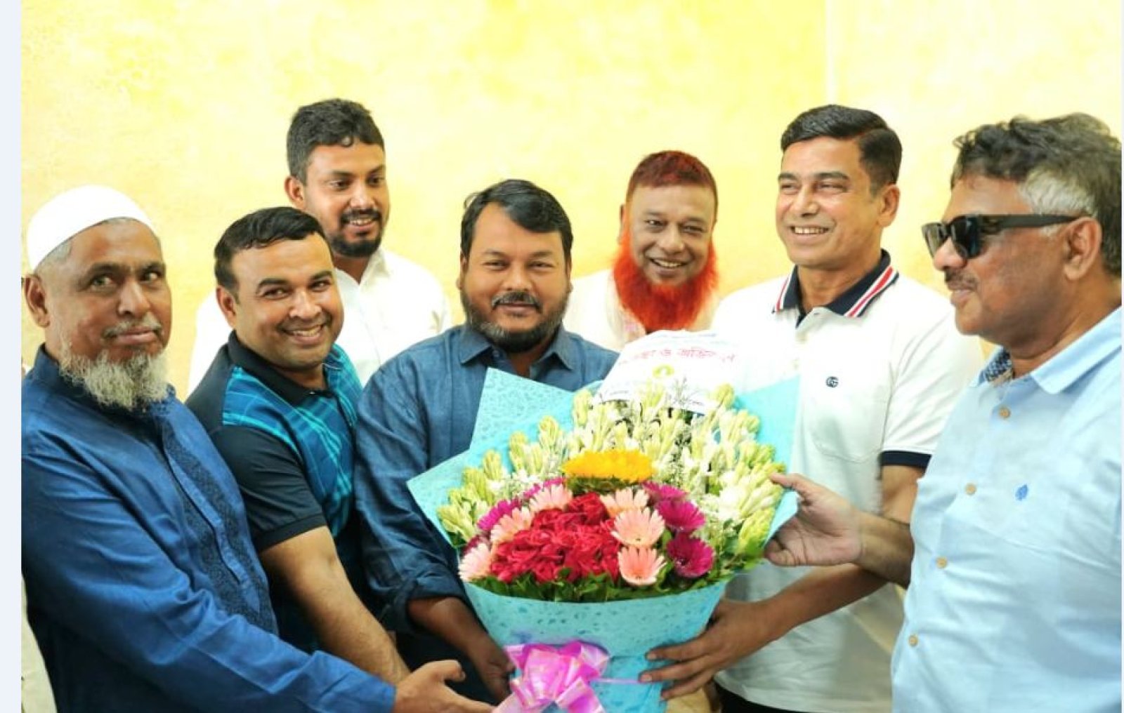 পানি সম্পদ প্রতিমন্ত্রীকে ফুলেল শুভেচ্ছা জানালেন রাসিক প্রশাসক