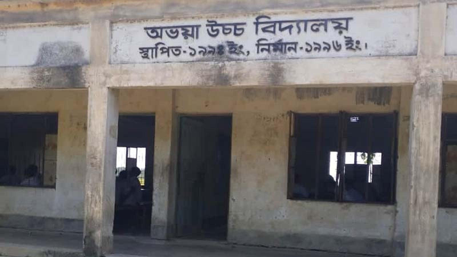 প্রধান শিক্ষক নিয়োগ বন্ধ রেখে নিজেকে বসানোর চেষ্টা!