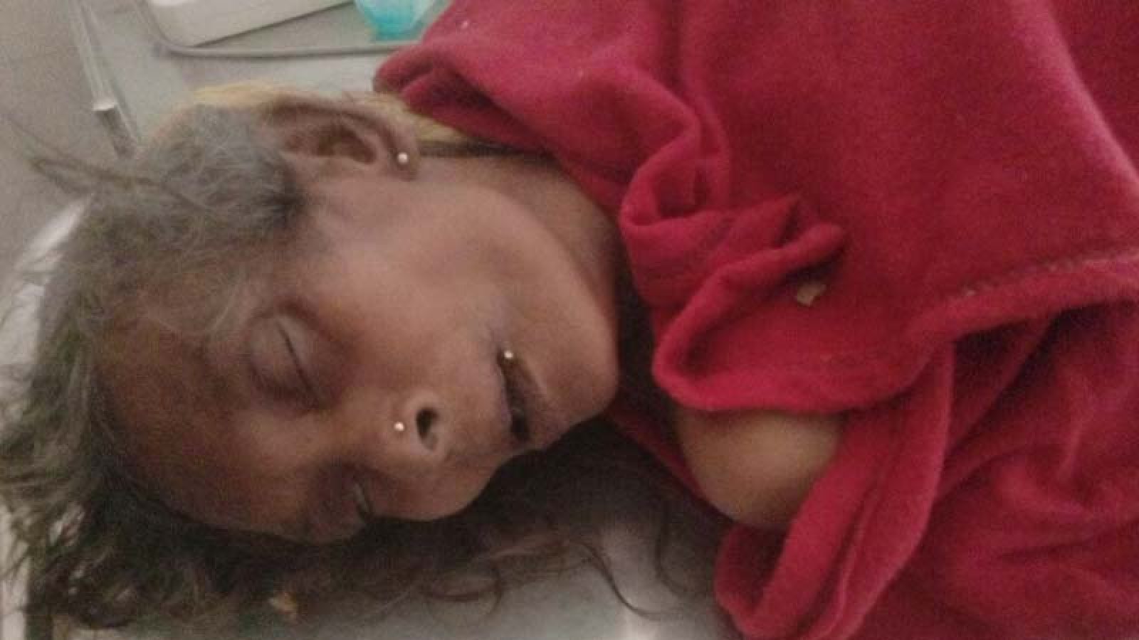 মৃত অজ্ঞাত নারীর স্বজনদের খোঁজে পুলিশ