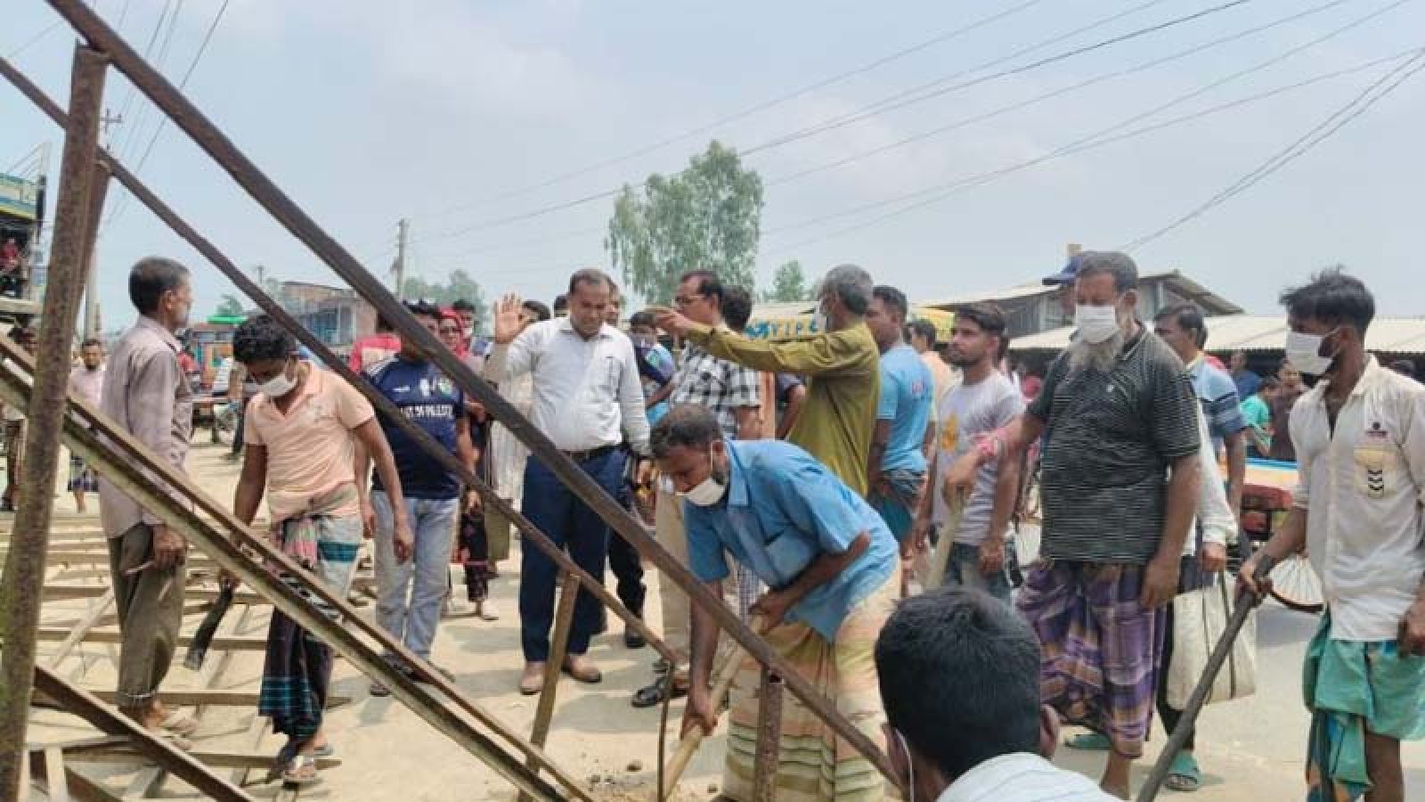 অবৈধ দখলমুক্ত হলো রাণীনগরের আবাদপুকুর আঞ্চলিক সড়ক