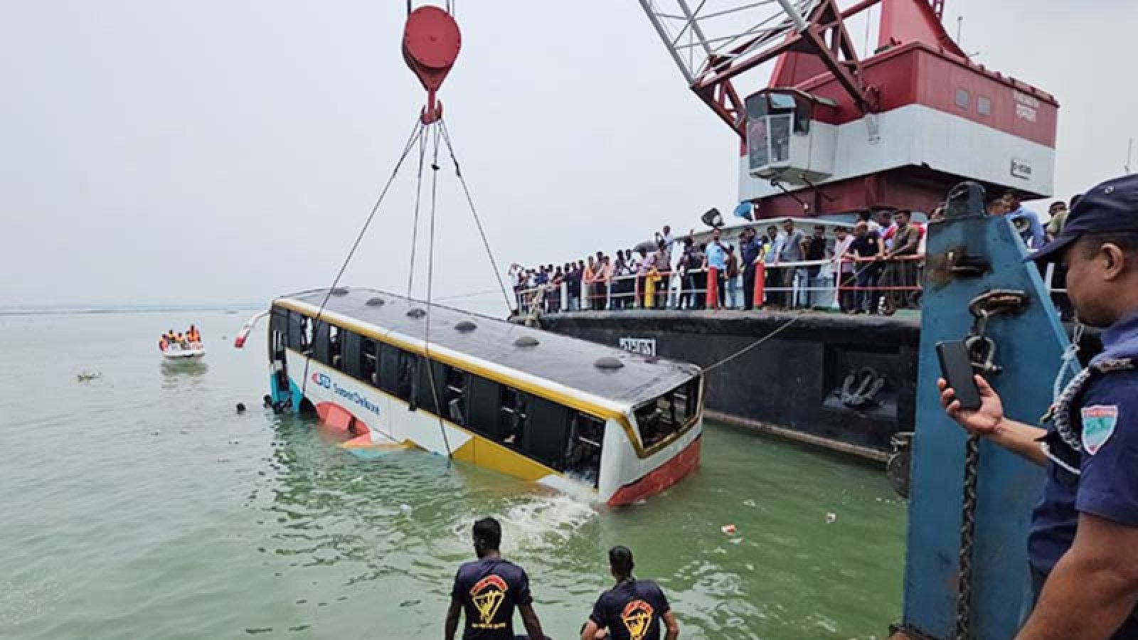 পদ্মায় ডুবে যাওয়া সেই বাসের ফিটনেসসহ সব কাগজই ছিল মেয়াদোত্তীর্ণ