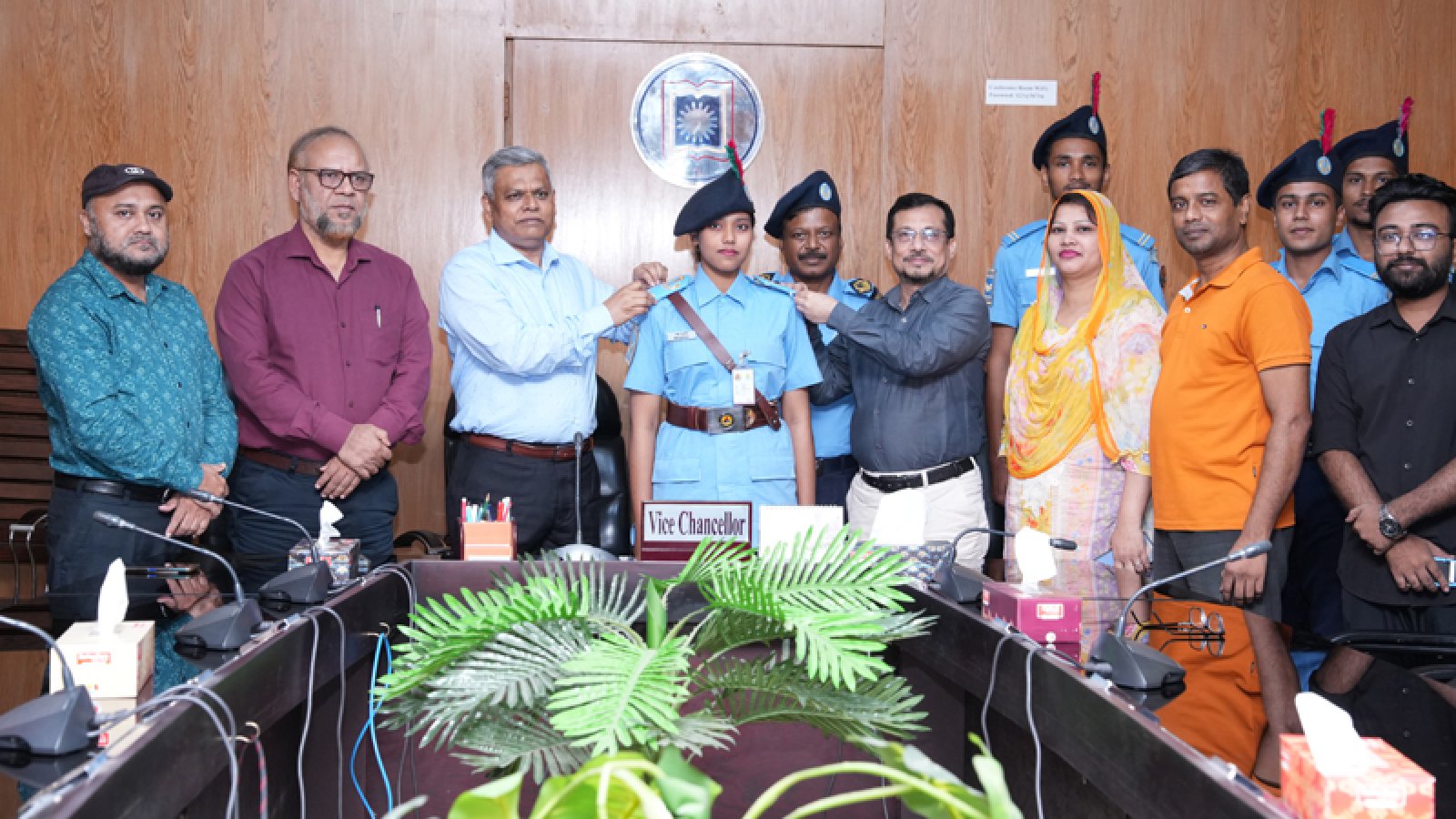 রাবি বিএনসিসির র‌্যাংক ব্যাজ প্রদান অনুষ্ঠিত