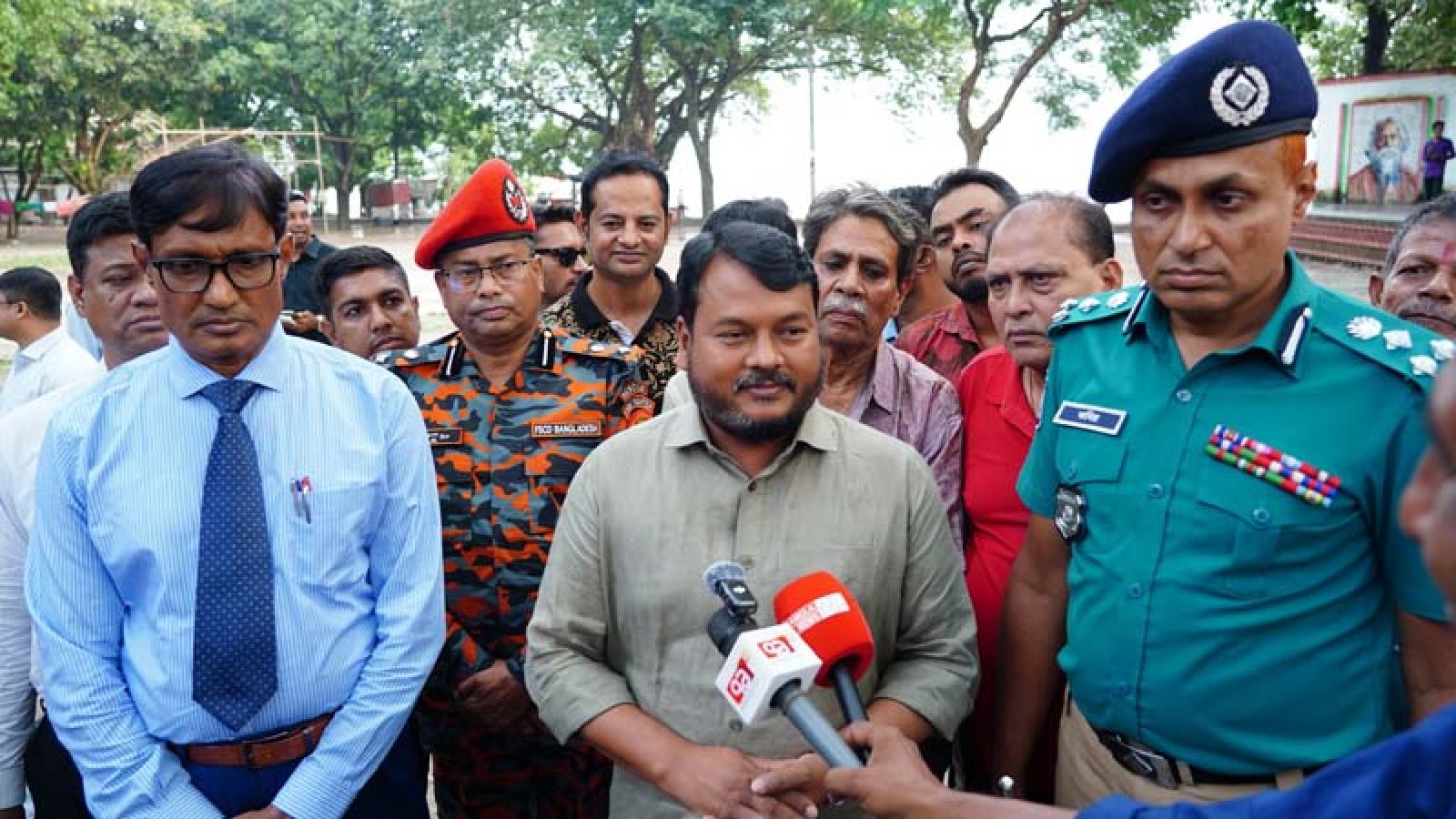 প্রতিমা বিসর্জন ঘাট পরিদর্শনে রাসিক প্রশাসক, বিভাগীয় কমিশনার ও আরএমপি কমিশনার