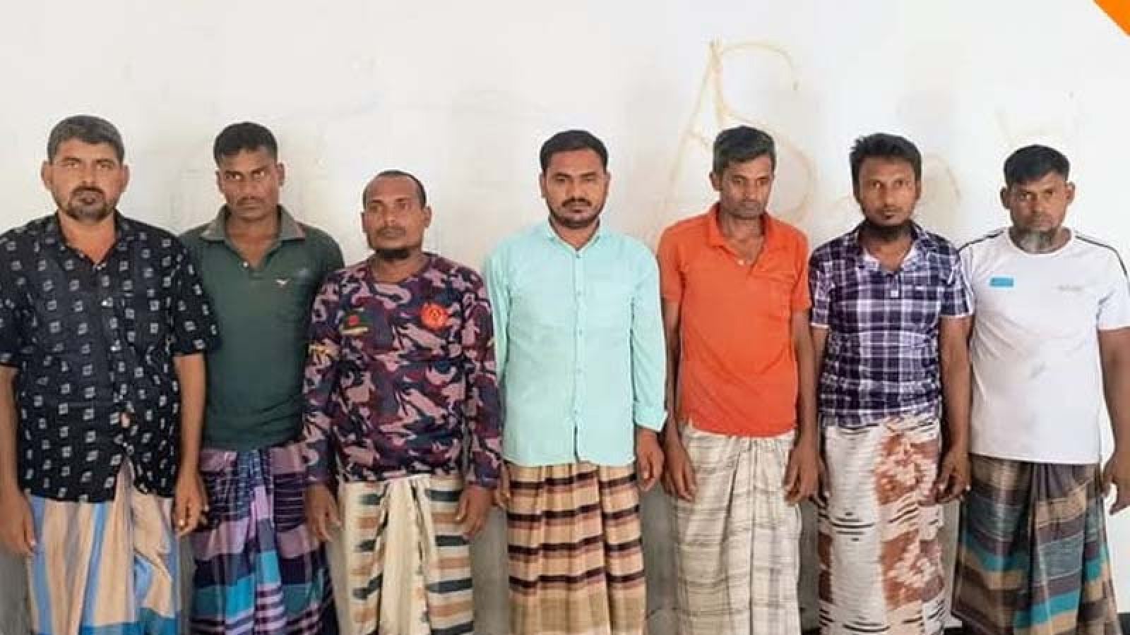 চাঁপাইনবাবগঞ্জে বিএসএফের পুশইনে সহায়তার অভিযোগে ৭ বাংলাদেশি আটক