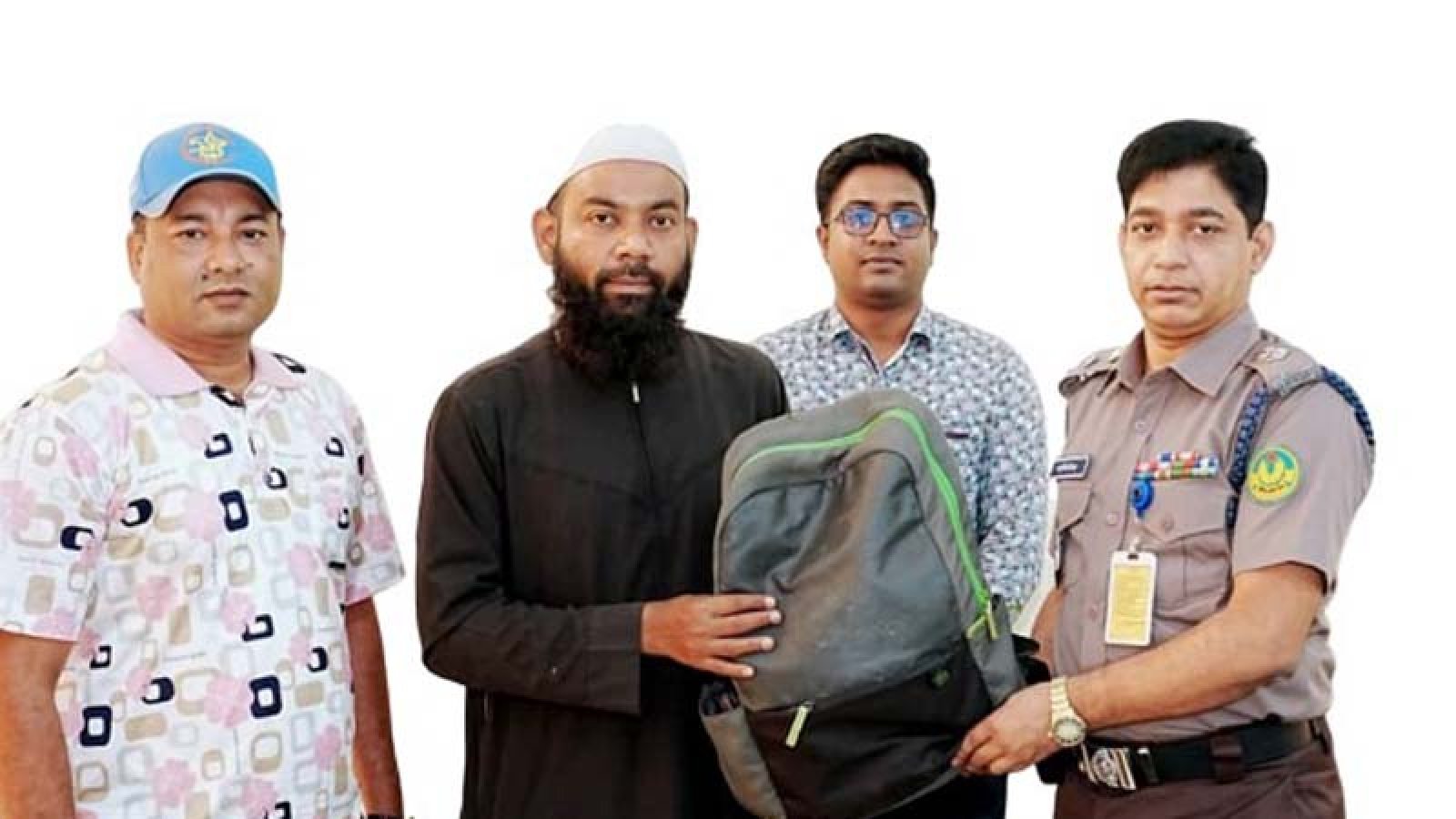 আরএমপির সহযোগিতায় হারানো ব্যাগ ফিরে পেলেন প্রকৃত মালিক