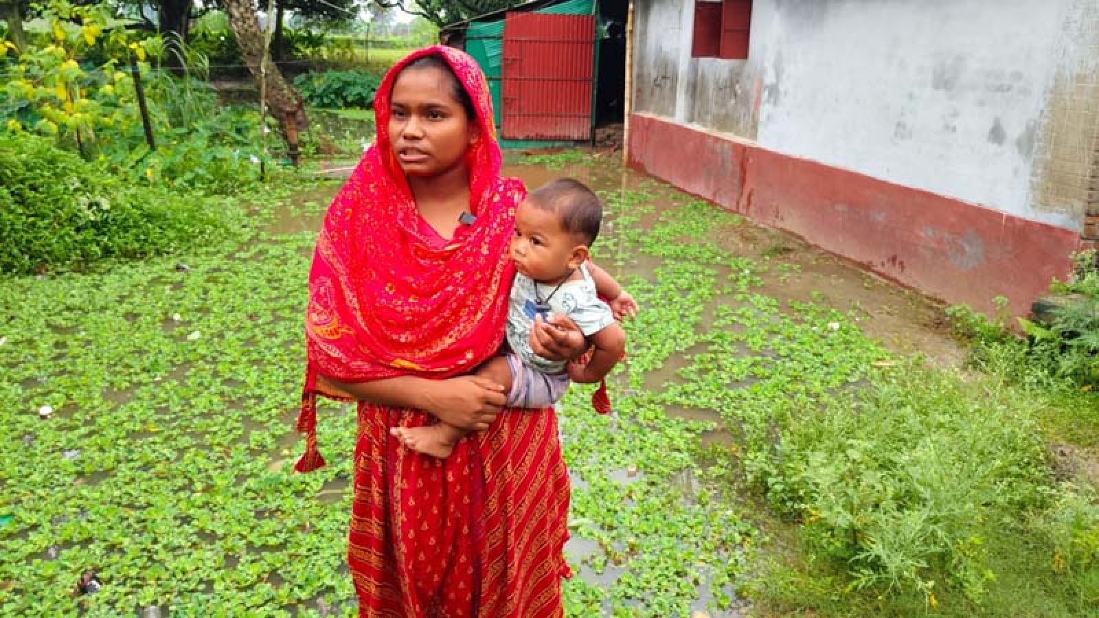 এক হাঁটু পানিতে জীবন, ‘পুকুর থাকবে, নাকি আমরা থাকব’