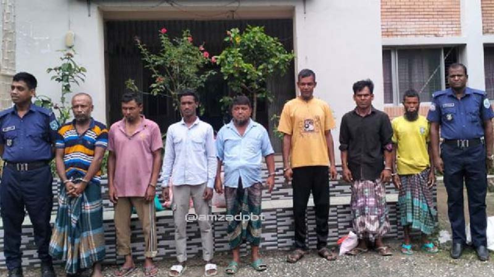 পার্বতীপুরে পৃথক পৃথক অভিযানে ৮ আসামি গ্রেপ্তার