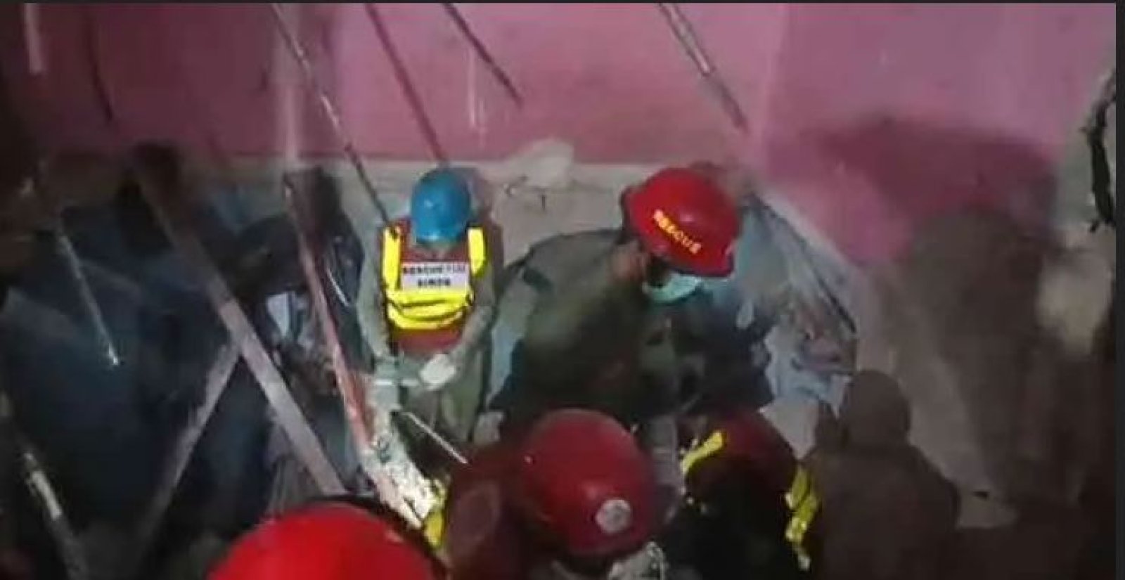 পাকিস্তানে আবাসিক ভবনে ভয়াবহ বিস্ফোরণ, নিহত ১৩