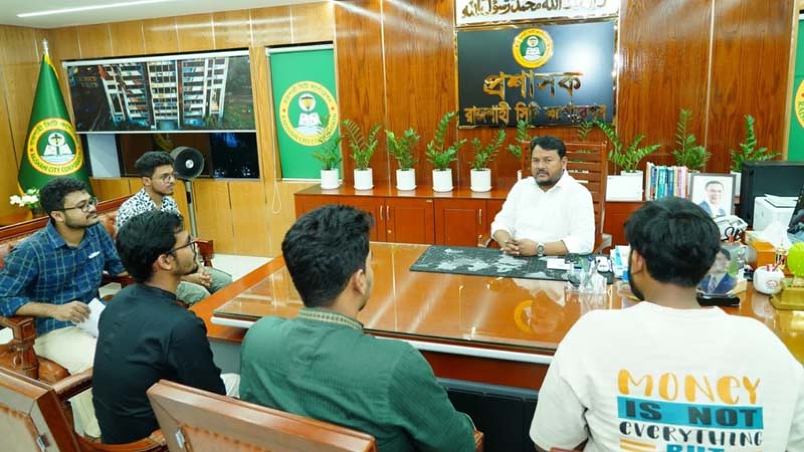 রাসিক প্রশাসকের সঙ্গে রাকসু নেতৃবৃন্দের সৌজন্য সাক্ষাৎ