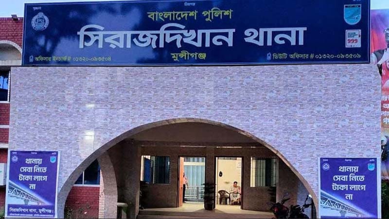 হামলায় জখম বাবা মারা গেলেন হাসপাতালে, মেয়ের লাশ মিলল খেতে