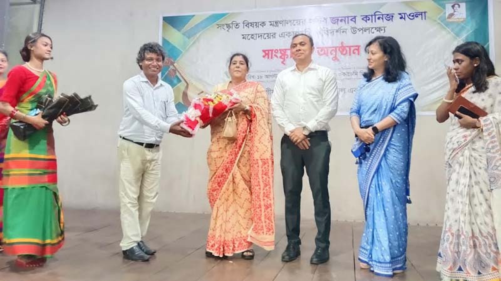 সচিবের পরিদর্শন উপলক্ষে রাজশাহীতে ক্ষুদ্র নৃগোষ্ঠীর কালচারাল একাডেমিতে সাংস্কৃতিক অনুষ্ঠান