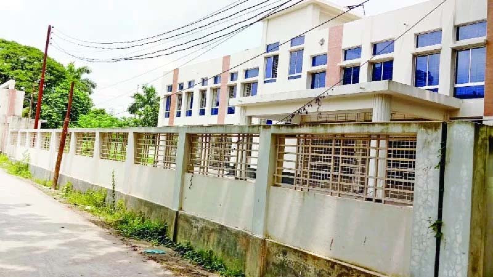 বিভাগীয় স্বাস্থ্য পরিচালকের কার্যালয়ের নির্মাণ শেষ, তিন বছরেও শুরু হয়নি ব্যবহার