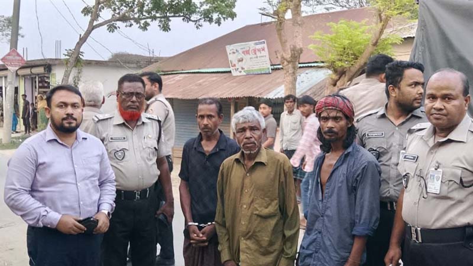 পত্নীতলায় তিন মাদকসেবির জেল-জরিমানা!